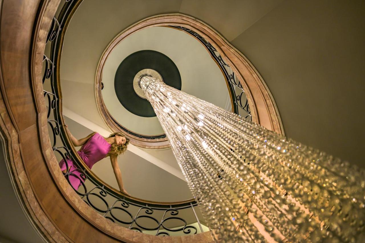 Готель Grand Hyatt Амман Екстер'єр фото The spiral staircase