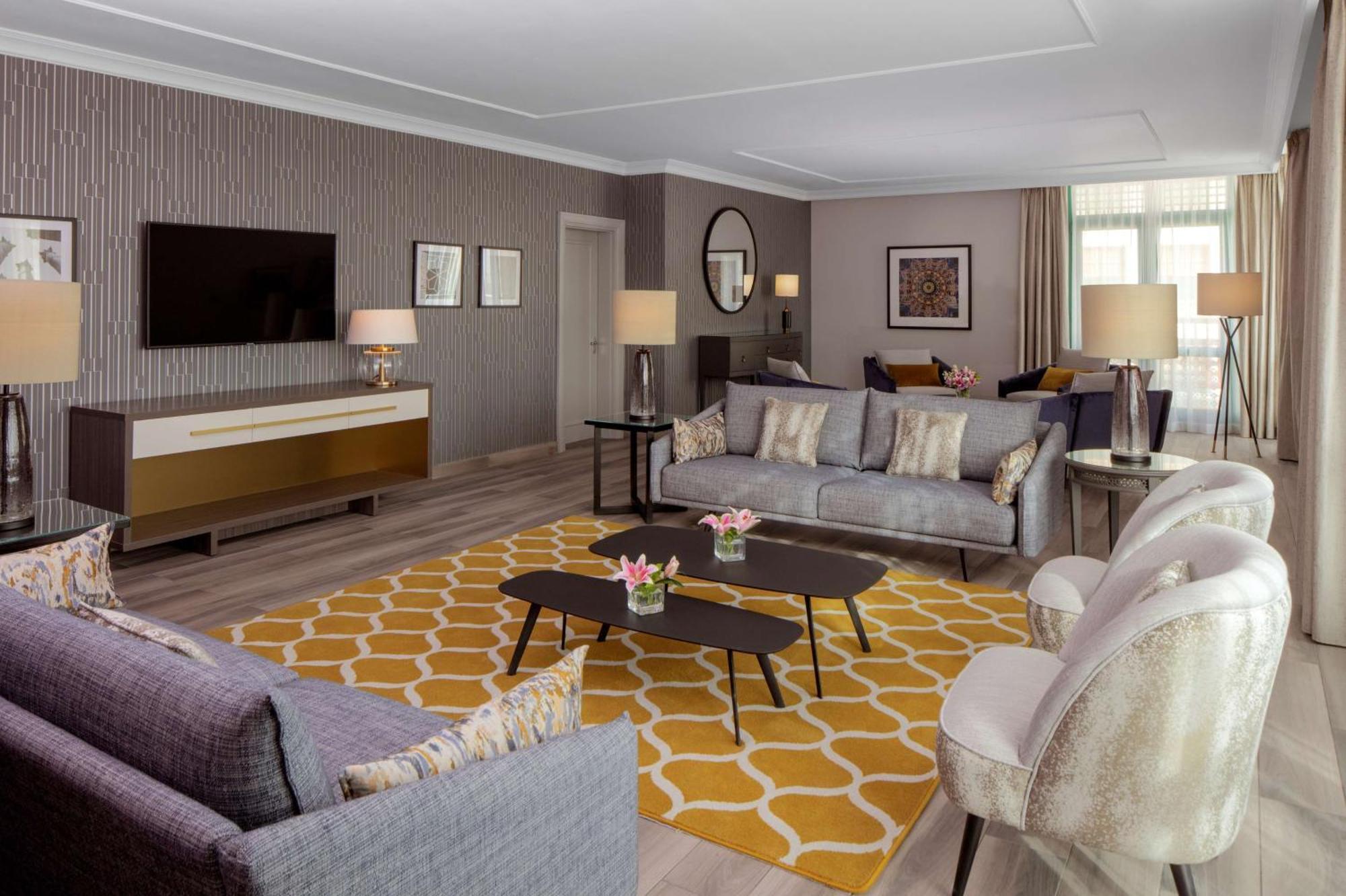 Готель Grand Hyatt Амман Екстер'єр фото The living room of a suite at The Westin Palace, Madrid
